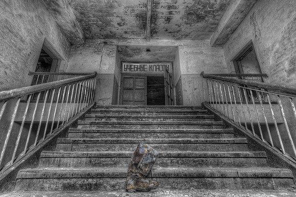 2024: in remembrance of a good friend who passed away eleven years ago. a re-edit of a photo I made one off the last URBEX trips we did together. you will never be forgotten mate